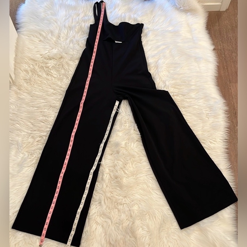 NWT Vici \\ Olia Black ‘Brayden’ One Shoulder Jumpsuit - Picture 11 of 16
